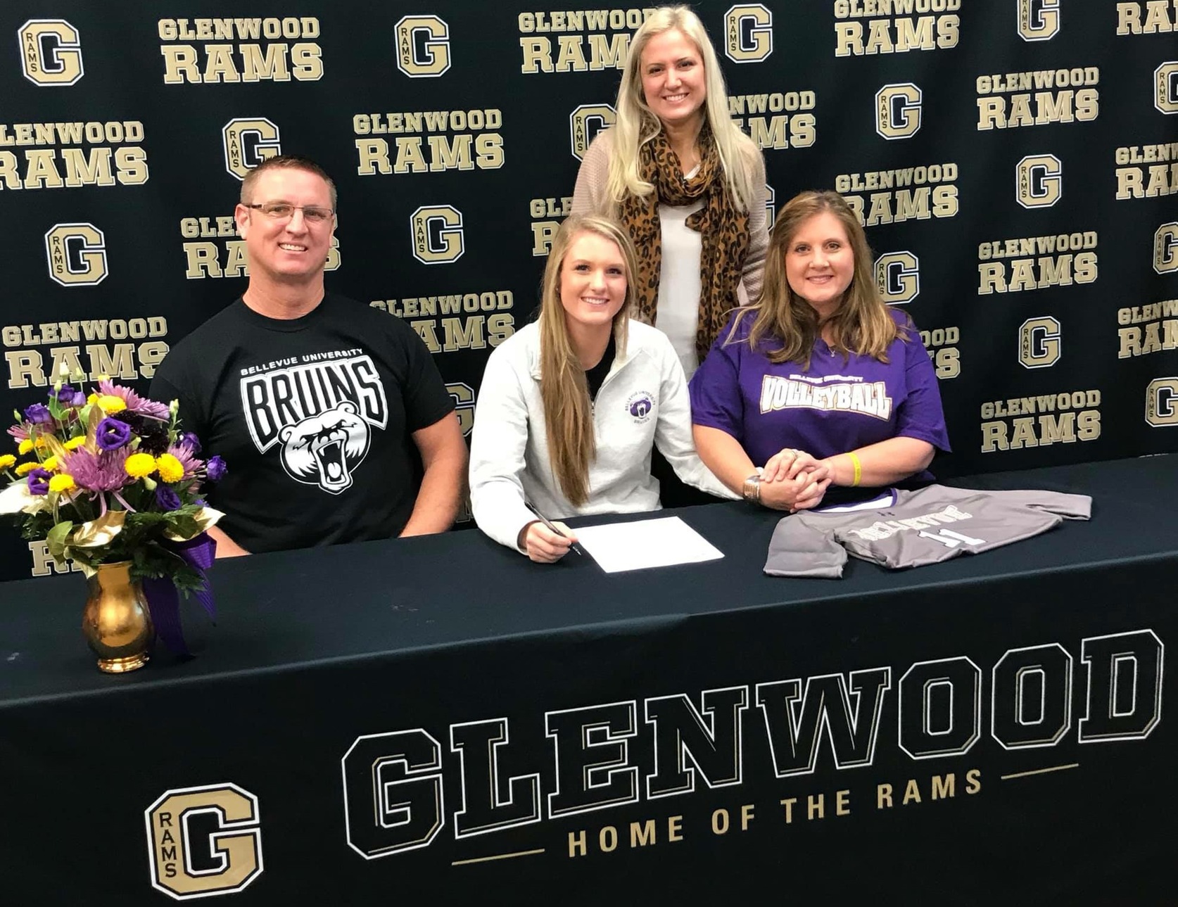 Paige Hays signing
